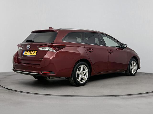 Toyota AURIS Touring Sports 1.8 Hybrid Dynamic Ultimate | Navigatie | Parkeercamera | Stoelverwarming | Parkeersensoren |
