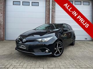 toyota-auris-1.8-hybrid-black-editi