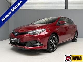 toyota-auris-1.8-hybrid-black-editi