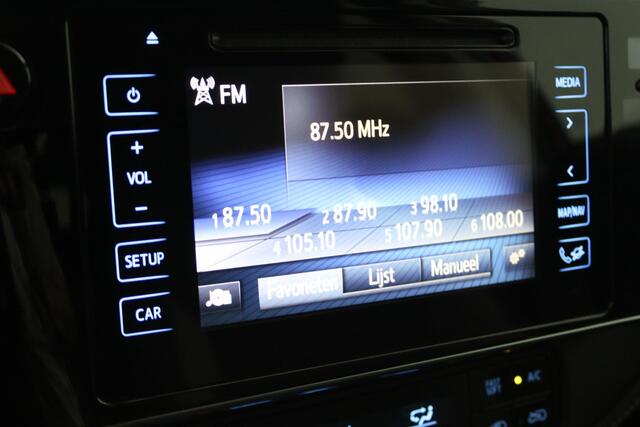 Toyota AURIS 1.8 Hybrid Dynamic Ultimate | Stoelverwarming | Parkeercamera | Cruise control |