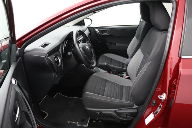 Toyota AURIS 1.8 Hybrid Dynamic Ultimate | Stoelverwarming | Parkeercamera | Cruise control |