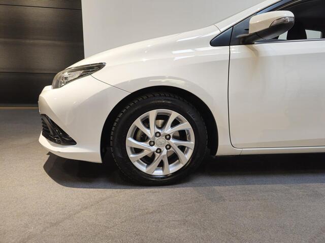 Toyota AURIS 1.8 Hybrid Dynamic - Navigatie - Achteruitrijcamera - Cruise - Climate control