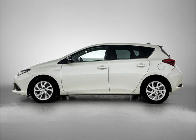 Toyota AURIS 1.8 Hybrid Black Edition | Trekhaak | NL auto | Achteruitrijcamera | Onderweg-naar-dealer