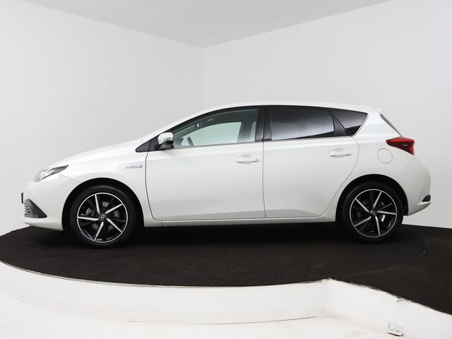 Toyota AURIS 1.8 Hybrid Black Edition | Navigatie | Trekhaak | Stoelverwarming | Camera |