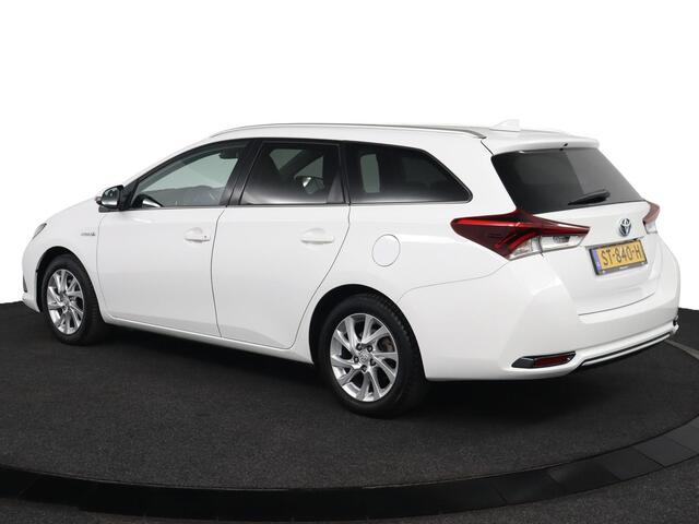 Toyota AURIS Touring Sports 1.8 Hybrid Dynamic Go | Licht en Regensensor | Cruise Control | Achteruitrijcamera |