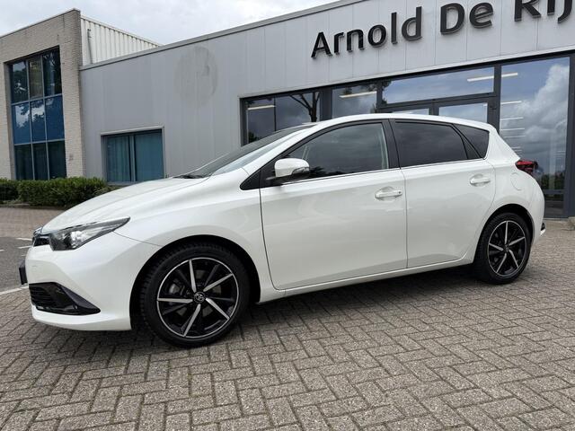 Toyota AURIS 1.8 Hybrid Black Edition