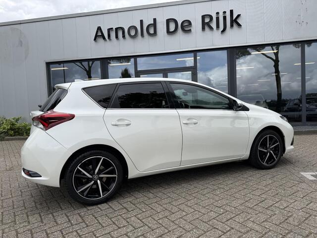 Toyota AURIS 1.8 Hybrid Black Edition