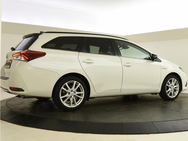 Toyota AURIS Touring Sports 1.8 Hybrid Black Edition | Navigatie | All Season | Keyless