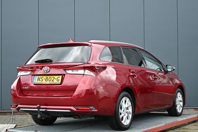 Toyota AURIS Touring Sports 1.2T Volcano Edition trekhaak panoramadak