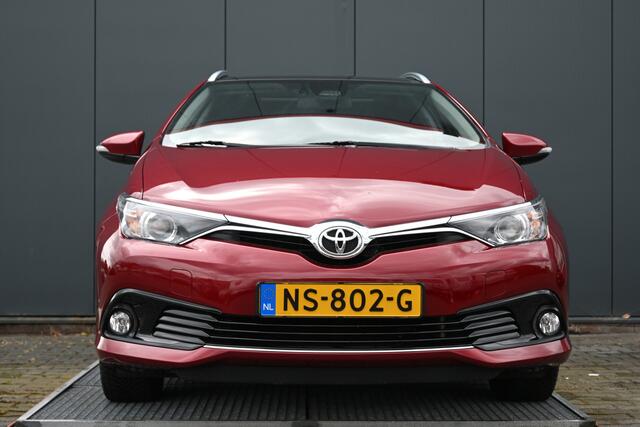 Toyota AURIS Touring Sports 1.2T Volcano Edition trekhaak panoramadak