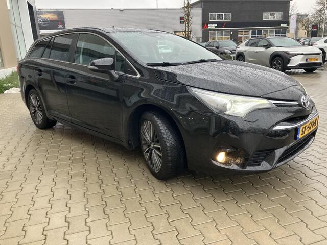 Toyota AVENSIS Touring Sports 1.8 VVT-i Executive | Leder | Navigatie | Stoelverw