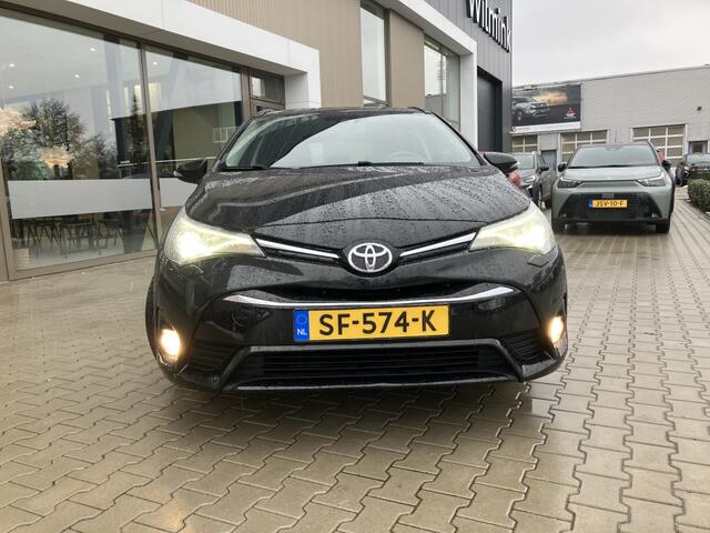 Toyota AVENSIS Touring Sports 1.8 VVT-i Executive | Leder | Navigatie | Stoelverw