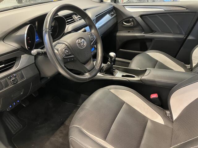 Toyota AVENSIS Touring Sports 1.8 VVT-i Executive | Leder | Navigatie | Stoelverw