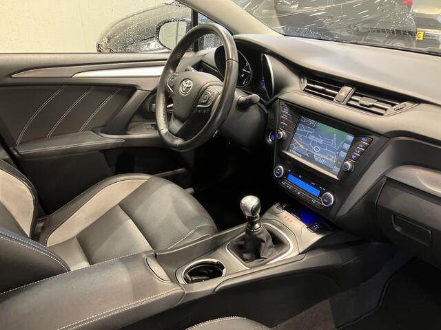 Toyota AVENSIS Touring Sports 1.8 VVT-i Executive | Leder | Navigatie | Stoelverw