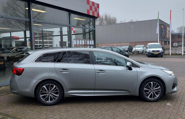 Toyota AVENSIS Touring Sports 1.8 VVT-i Volcano Edition