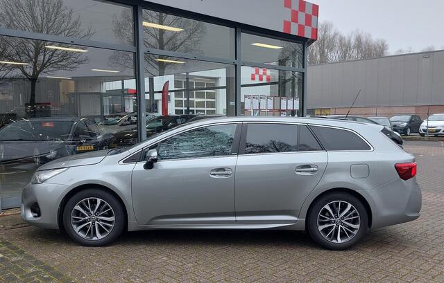 Toyota AVENSIS Touring Sports 1.8 VVT-i Volcano Edition