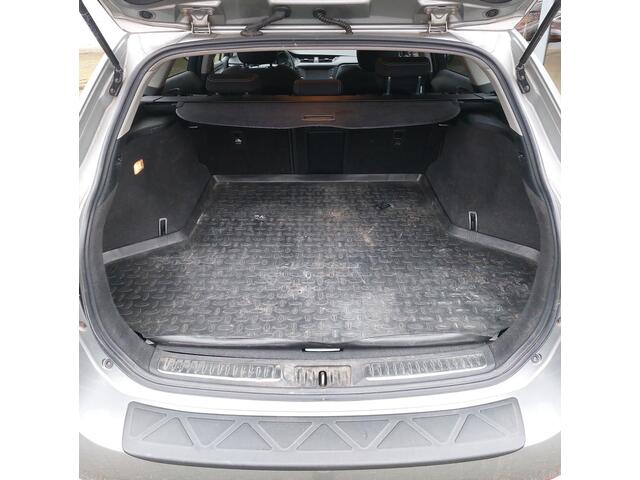 Toyota AVENSIS Touring Sports 1.8 VVT-i Volcano Edition