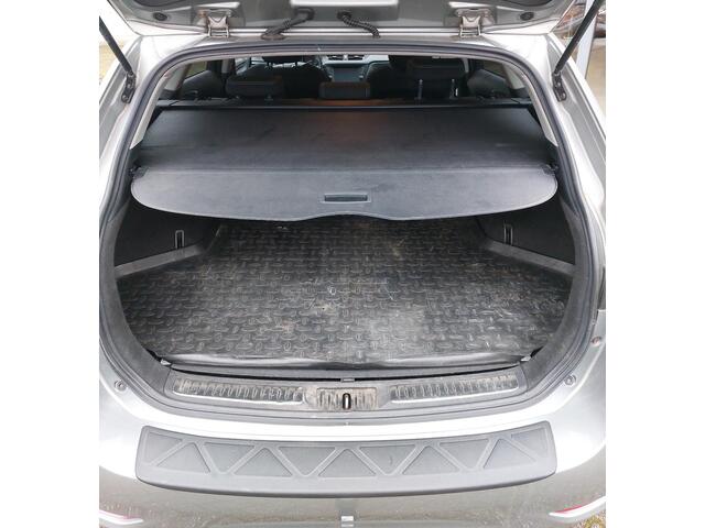 Toyota AVENSIS Touring Sports 1.8 VVT-i Volcano Edition