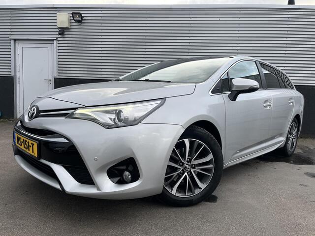 Toyota AVENSIS Touring Sports 1.8 VVT-i Executive Automaat, Panoramadak, Trekhaak, Navigatie, LMV, Cruise control, Achteruitrijcamera, Parkeersensoren voor + achter