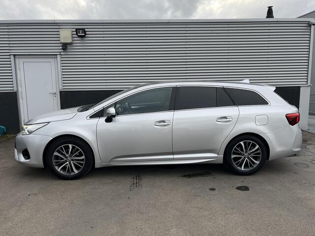 Toyota AVENSIS Touring Sports 1.8 VVT-i Executive Automaat, Panoramadak, Trekhaak, Navigatie, LMV, Cruise control, Achteruitrijcamera, Parkeersensoren voor + achter