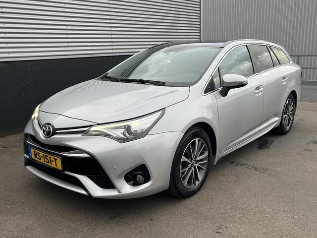 Toyota AVENSIS Touring Sports 1.8 VVT-i Executive Automaat, Panoramadak, Trekhaak, Navigatie, LMV, Cruise control, Achteruitrijcamera, Parkeersensoren voor + achter