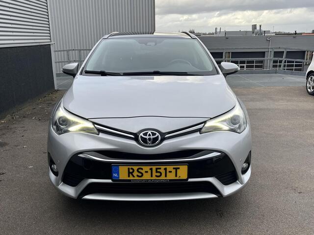Toyota AVENSIS Touring Sports 1.8 VVT-i Executive Automaat, Panoramadak, Trekhaak, Navigatie, LMV, Cruise control, Achteruitrijcamera, Parkeersensoren voor + achter