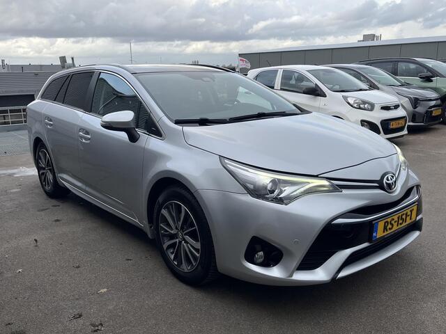 Toyota AVENSIS Touring Sports 1.8 VVT-i Executive Automaat, Panoramadak, Trekhaak, Navigatie, LMV, Cruise control, Achteruitrijcamera, Parkeersensoren voor + achter