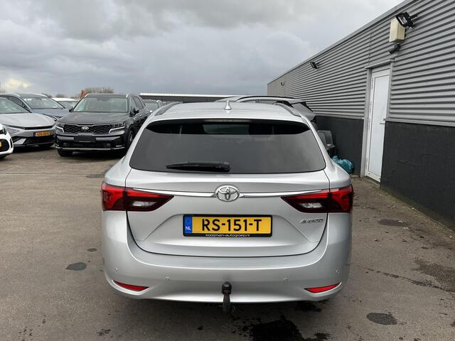 Toyota AVENSIS Touring Sports 1.8 VVT-i Executive Automaat, Panoramadak, Trekhaak, Navigatie, LMV, Cruise control, Achteruitrijcamera, Parkeersensoren voor + achter
