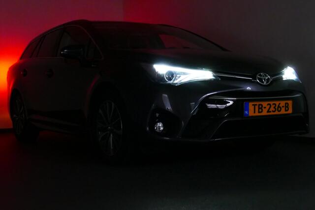 Toyota AVENSIS Touring Sports 1.8 VVT-i SkyView Edition 1-Eig. Panodak, Camera, Clima, Haak 1600kg