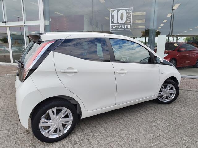 Toyota AYGO 1.0 VVT-i x-sport | Navi | Lichtmetalen Velgen | Achteruitrijcam