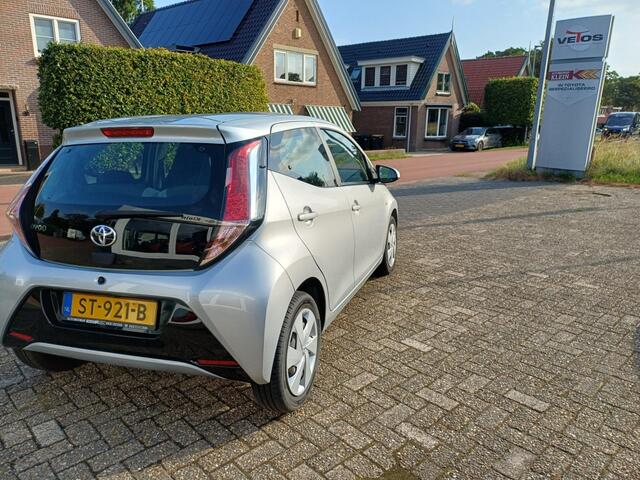 Toyota AYGO 1.0 VVT-i x-nav