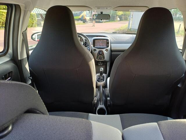 Toyota AYGO 1.0 VVT-i x-nav