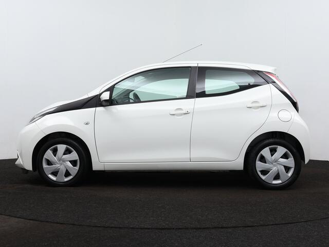 Toyota AYGO 1.0 VVT-i x-nav | Airco | Parkeercamera | Dealeronderhouden |