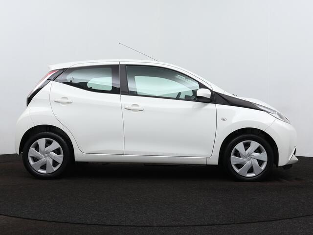 Toyota AYGO 1.0 VVT-i x-nav | Airco | Parkeercamera | Dealeronderhouden |