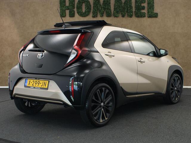 Toyota AYGO X 1.0 VVT-i MT Premium - ORIGINEEL NEDERLANDSE AUTO - CARBIO DAK - PARKEERSENSOREN VOOR EN ACHTER - DRAADLOZE APPLE CARPLAY/ANDROID AUTO - DRAADLOZE TELEFOONLADER - VOORSTOELEN VERWARMD - NAVIGATIE