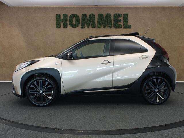 Toyota AYGO X 1.0 VVT-i MT Premium - ORIGINEEL NEDERLANDSE AUTO - CARBIO DAK - PARKEERSENSOREN VOOR EN ACHTER - DRAADLOZE APPLE CARPLAY/ANDROID AUTO - DRAADLOZE TELEFOONLADER - VOORSTOELEN VERWARMD - NAVIGATIE