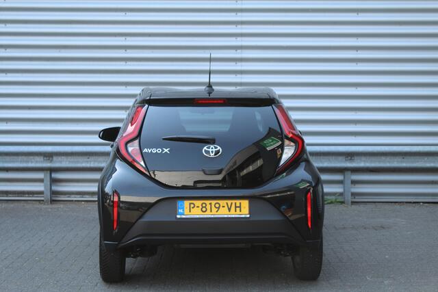 Toyota AYGO X 1.0 VVT-i 73pk MT first NL-Auto NAP Clima Cruise Carplay Camera 17"LMV