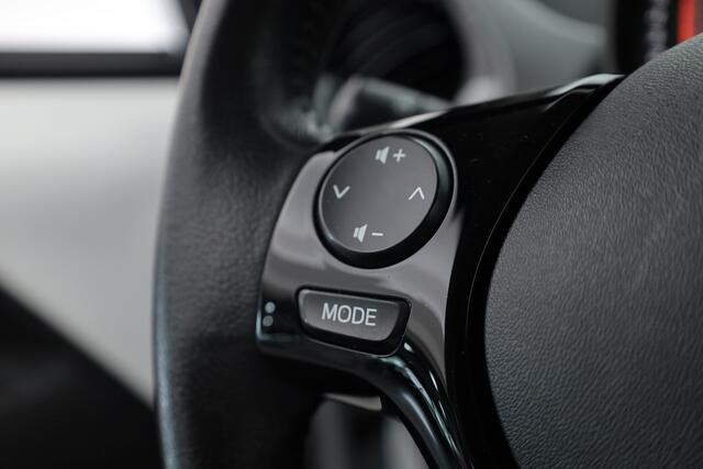 Toyota AYGO 1.0 VVT-i x-play | Airco | Cruise | CarPlay | All Season | Camera