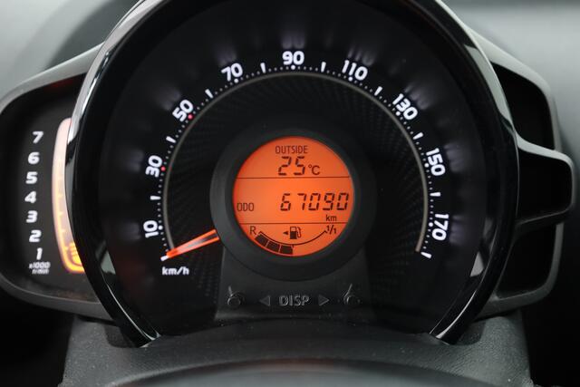Toyota AYGO 1.0 VVT-i x-play | Airco | Cruise | CarPlay | All Season | Camera