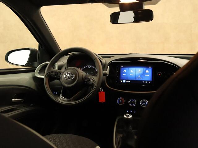 Toyota AYGO X 1.0 VVT-i MT Pulse - ACHTERUITRIJCAMERA - APPLE CARPLAY/ANDROID AUTO - STOELVERWARMING - CRUISE CONTROL ADAPTIEF - LED KOPLAMPEN - LICHTMETALEN VELGEN 17" INCH - BLUETOOTH TELEFOONVOORBEREIDING - RIJSTROOKSENSOR MET CORRECTIE