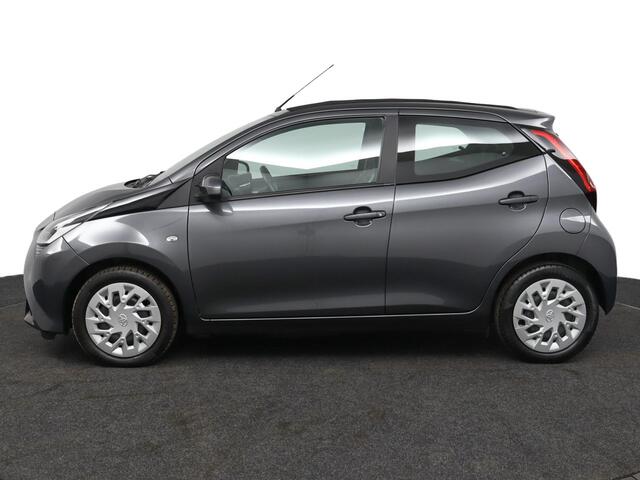 Toyota AYGO 1.0 VVT-i x-play cabrio | Schuifdak | Airco | Achteruitrijcamera | Bluetooth |