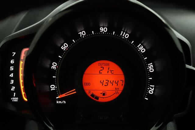 Toyota AYGO 1.0 VVT-i x-play cabrio | Schuifdak | Airco | Achteruitrijcamera | Bluetooth |