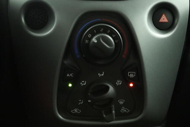Toyota AYGO 1.0 VVT-i x-play cabrio | Schuifdak | Airco | Achteruitrijcamera | Bluetooth |