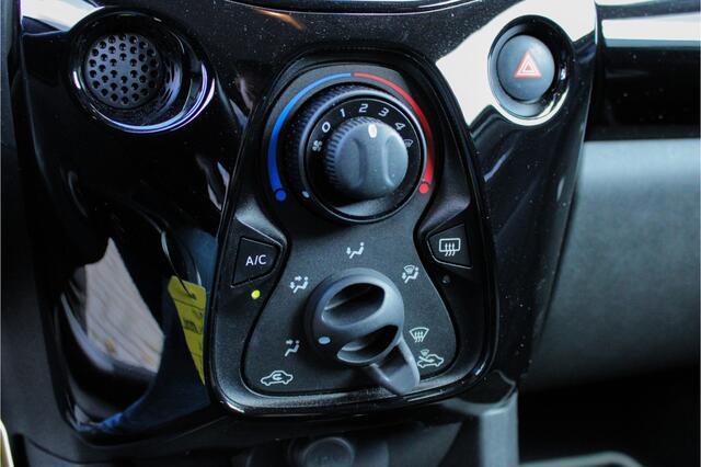 Toyota AYGO 1.0 VVT-i x-cite |half leder|airco|lichtmetaal|camera|