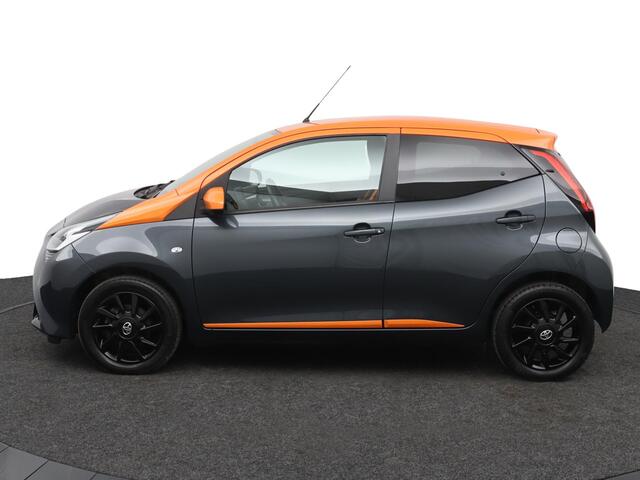 Toyota AYGO 1.0 VVT-i x-JBL | Automaat | Climate control | Apple carplay-android auto | Parkeercamera |