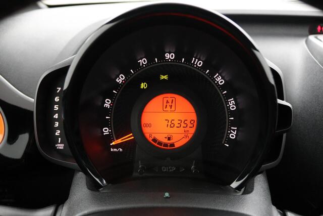 Toyota AYGO 1.0 VVT-i x-JBL | Automaat | Climate control | Apple carplay-android auto | Parkeercamera |