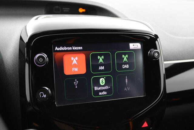 Toyota AYGO 1.0 VVT-i x-JBL | Automaat | Climate control | Apple carplay-android auto | Parkeercamera |