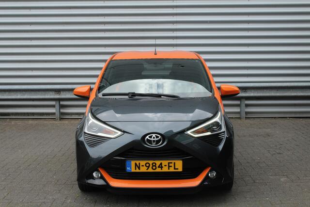 Toyota AYGO 1.0 VVT-i 73pk x-JBL NL-Auto NAP Clima Navi Carplay Camera 15"LMV
