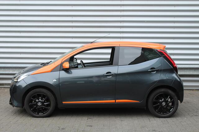 Toyota AYGO 1.0 VVT-i 73pk x-JBL NL-Auto NAP Clima Navi Carplay Camera 15"LMV