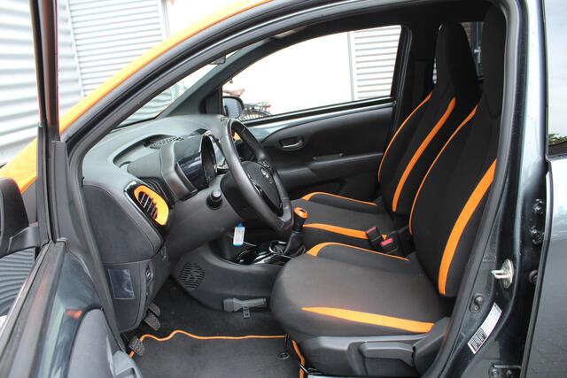 Toyota AYGO 1.0 VVT-i 73pk x-JBL NL-Auto NAP Clima Navi Carplay Camera 15"LMV